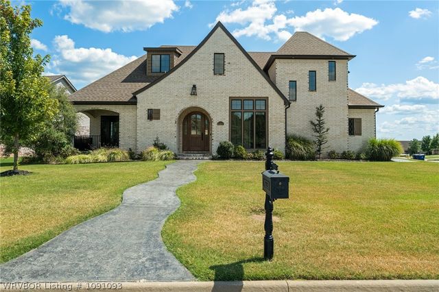 8400 Donnington Court, Fort Smith, AR 72916