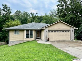 1011 Bradford Drive, Plattsmouth, NE 68048