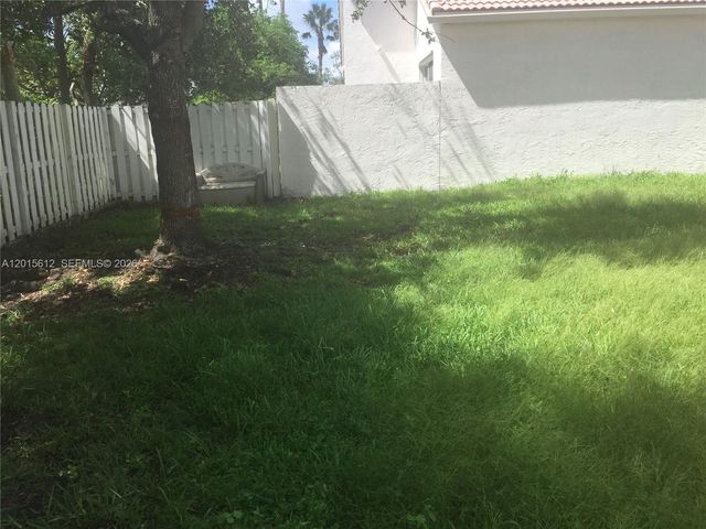 15964 NW 12th Ct, Pembroke Pines, FL 33028