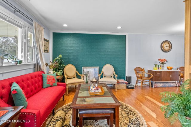 5 W Arthur Place, Iselin, NJ 08830