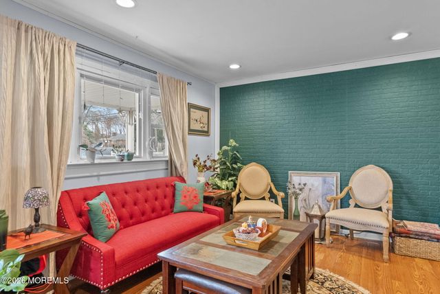 5 W Arthur Place, Iselin, NJ 08830