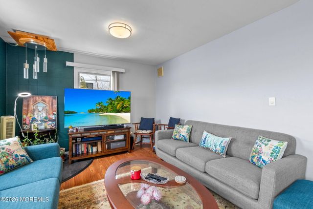 5 W Arthur Place, Iselin, NJ 08830