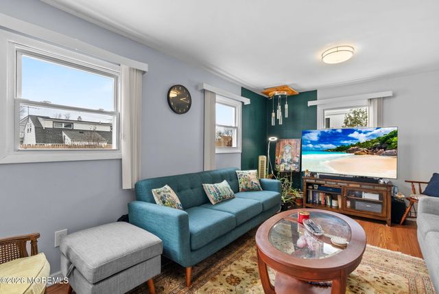 5 W Arthur Place, Iselin, NJ 08830