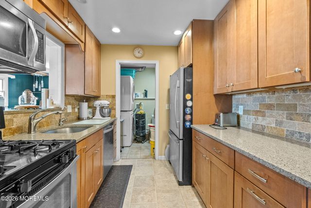 5 W Arthur Place, Iselin, NJ 08830