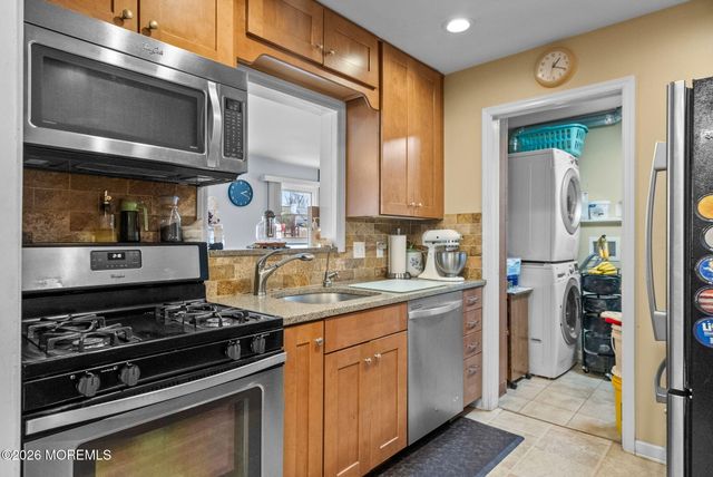 5 W Arthur Place, Iselin, NJ 08830