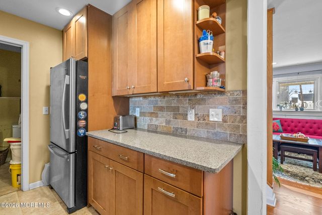 5 W Arthur Place, Iselin, NJ 08830