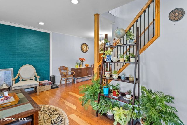 5 W Arthur Place, Iselin, NJ 08830