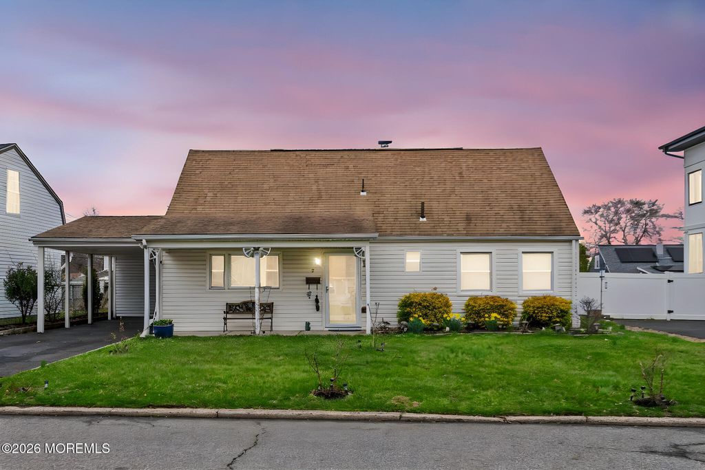 5 W Arthur Place, Iselin, NJ 08830