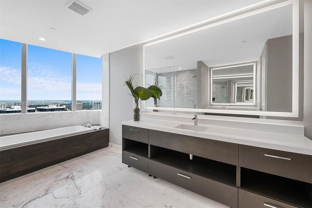 851 NE 1st Ave PH4912, Miami, FL 33132
