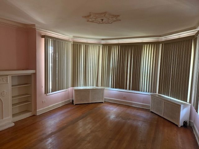 8242 S Rhodes Avenue, Chicago, IL 60619