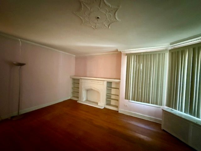 8242 S Rhodes Avenue, Chicago, IL 60619
