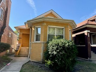 8242 S Rhodes Avenue, Chicago, IL 60619