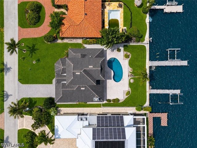 1535 Dolphin LN, Naples, FL 34102