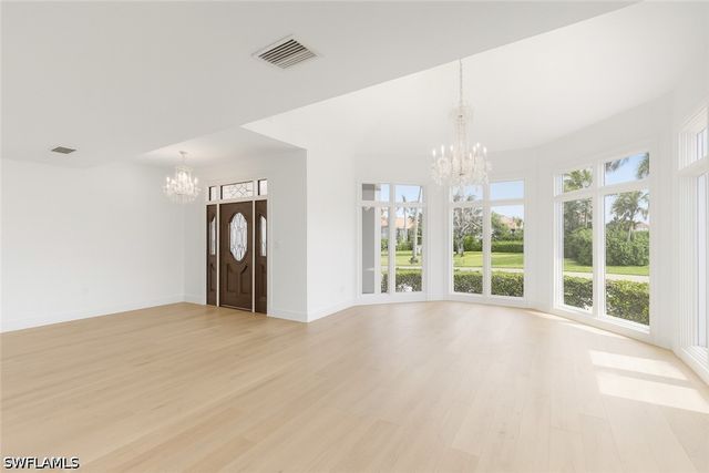 1535 Dolphin LN, Naples, FL 34102