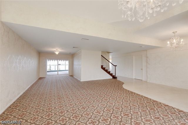 1535 Dolphin LN, Naples, FL 34102