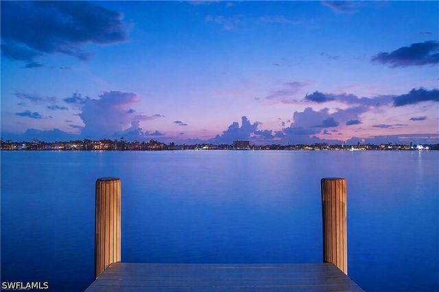 1535 Dolphin LN, Naples, FL 34102