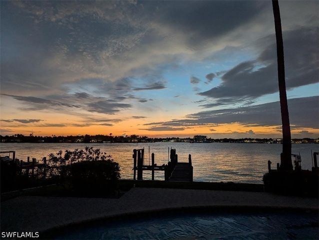 1535 Dolphin LN, Naples, FL 34102