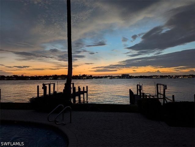 1535 Dolphin LN, Naples, FL 34102