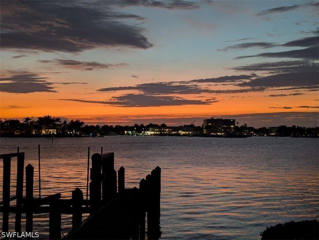 1535 Dolphin LN, Naples, FL 34102