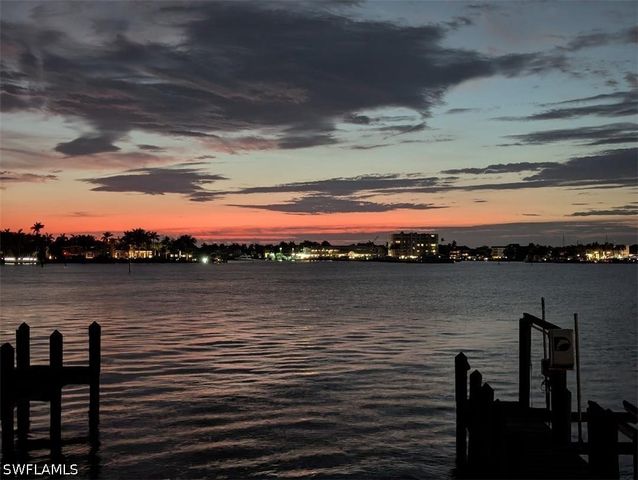 1535 Dolphin LN, Naples, FL 34102