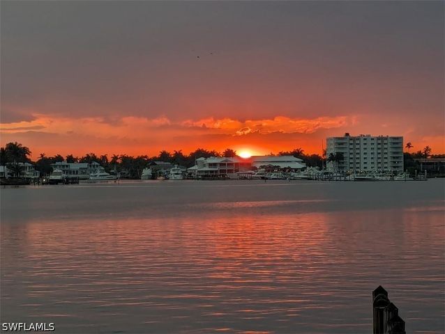 1535 Dolphin LN, Naples, FL 34102