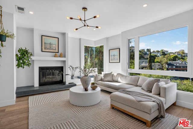 3457 Primera Avenue, Los Angeles, CA 90068