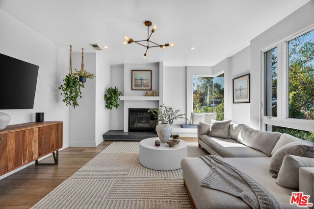 3457 Primera Avenue, Los Angeles, CA 90068