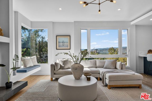 3457 Primera Avenue, Los Angeles, CA 90068