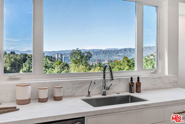 3457 Primera Avenue, Los Angeles, CA 90068