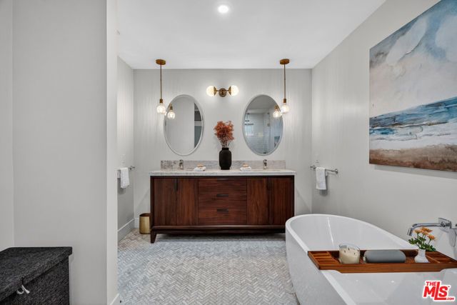 3457 Primera Avenue, Los Angeles, CA 90068