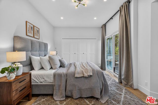 3457 Primera Avenue, Los Angeles, CA 90068