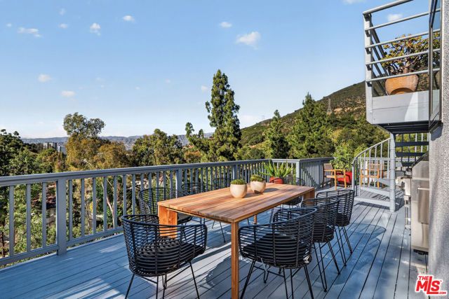 3457 Primera Avenue, Los Angeles, CA 90068