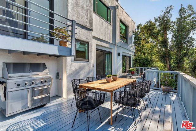 3457 Primera Avenue, Los Angeles, CA 90068