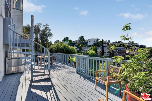 3457 Primera Avenue, Los Angeles, CA 90068