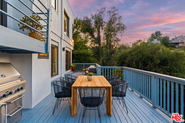 3457 Primera Avenue, Los Angeles, CA 90068