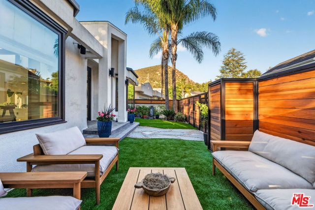 3457 Primera Avenue, Los Angeles, CA 90068