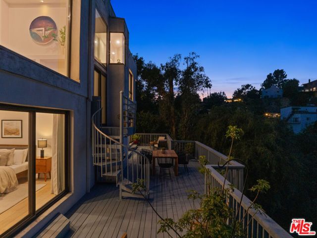 3457 Primera Avenue, Los Angeles, CA 90068
