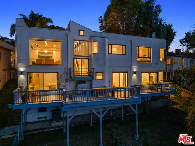 3457 Primera Avenue, Los Angeles, CA 90068