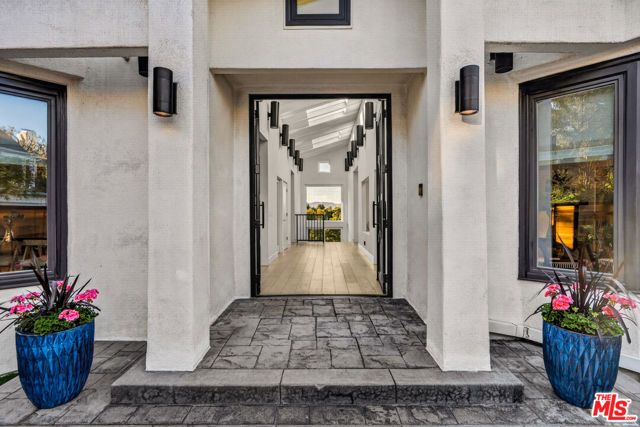 3457 Primera Avenue, Los Angeles, CA 90068