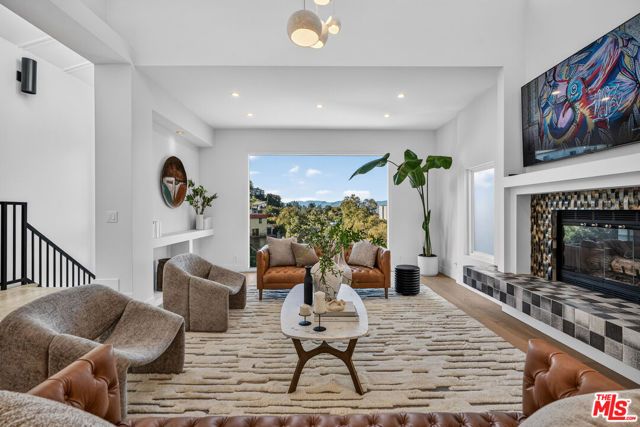 3457 Primera Avenue, Los Angeles, CA 90068
