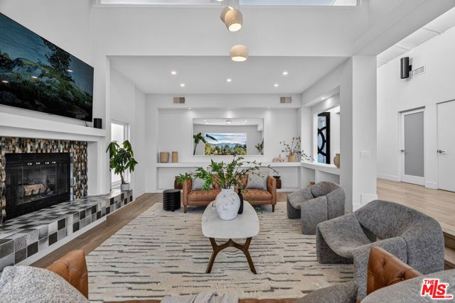 3457 Primera Avenue, Los Angeles, CA 90068