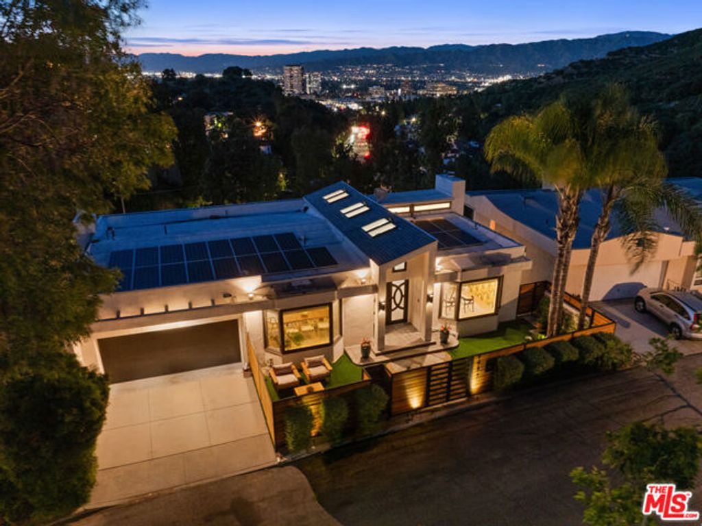 3457 Primera Avenue, Los Angeles, CA 90068