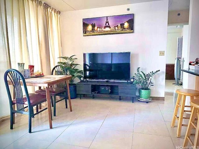 2522 Date Street 505, Honolulu, HI 96826