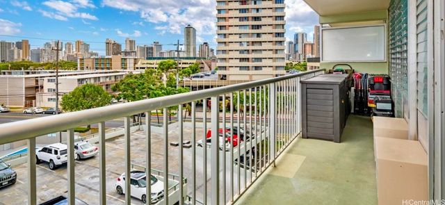 2522 Date Street 505, Honolulu, HI 96826