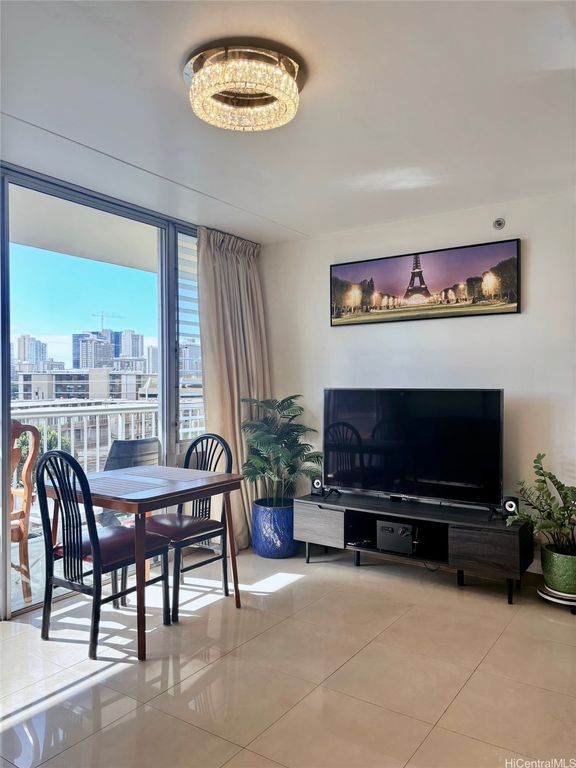 2522 Date Street 505, Honolulu, HI 96826