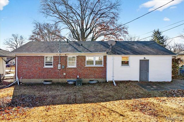 4469 Mohegan Drive, St Louis, MO 63123