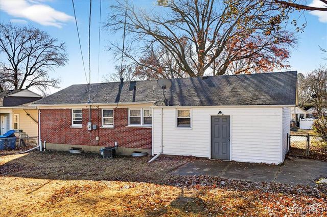 4469 Mohegan Drive, St Louis, MO 63123