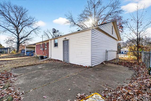 4469 Mohegan Drive, St Louis, MO 63123