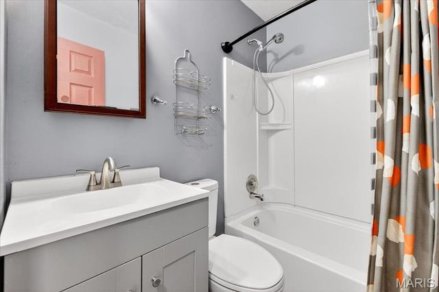 4469 Mohegan Drive, St Louis, MO 63123