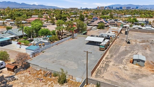 7996 La Cienega Street, Las Vegas, NV 89123
